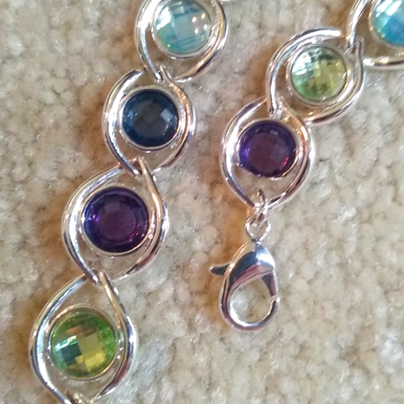 Woman's Multi Color Necklace in Silver Tone Setting - Picture 3 of 6